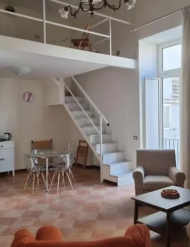 Casa Nostra A Chiaia