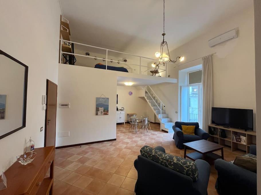 Casa Nostra A Chiaia